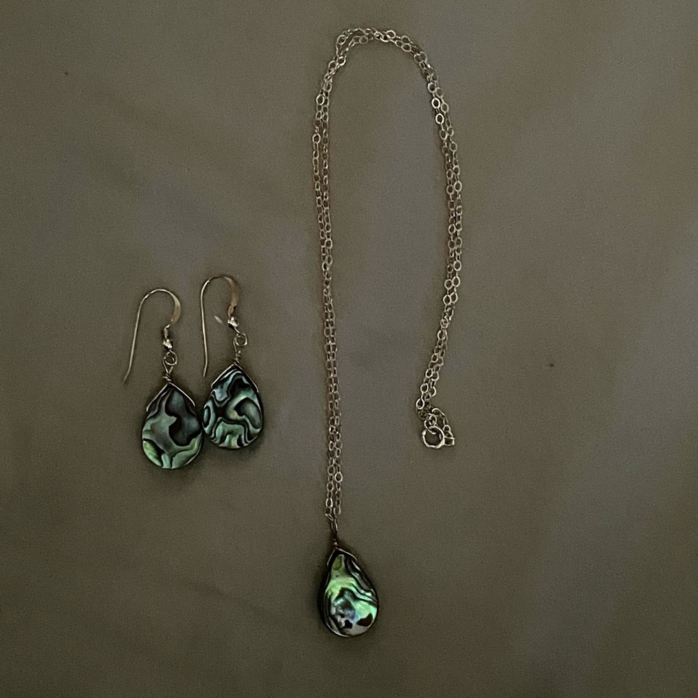 Abalone Pendant Necklace and Earrings Set ** NWT ** - Picture 2 of 3